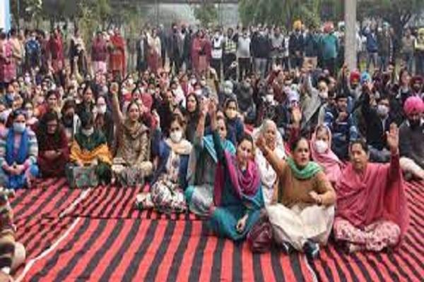 Protest by Veterinary University Non-Teaching Employees Union