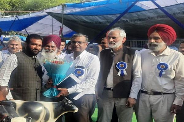 A two-day stall was organized by the Dairy Development Department at Kisan Mela - Deputy Director