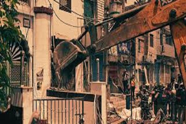 Buildings constructed in violation of rules were demolished by the Municipal Corporation