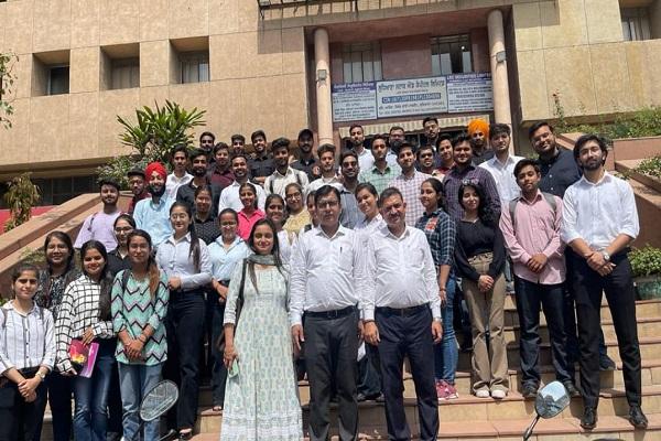 Students of Sri Atam Vallabh Jain College conducted an industrial visit