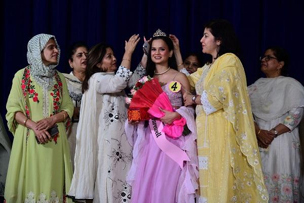 Organized 'Hsta La Vista' Farewell Party at Khalsa College for Women