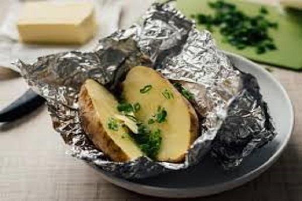 Do you also have the habit of packing food in aluminum foil? Know its disadvantages