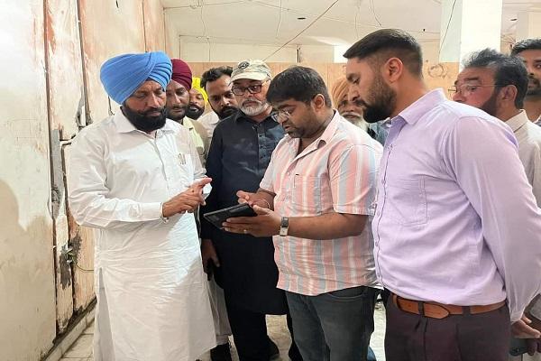 MLA Grewal reviewed the new Aam Aadmi Clinic under construction