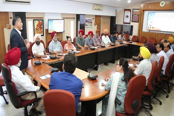 An agribusinessman living in Australia, P.A.U. Meeting with Vice Chancellor