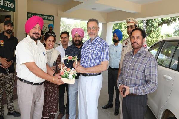 Health Minister Dr. Balveer Singh visited the Skill Development Center of the University