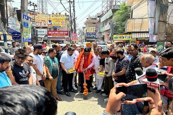 MLA Bagga started road construction works in ward number 93