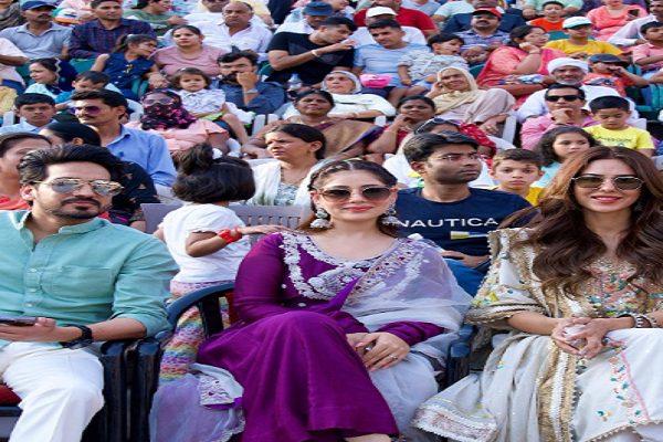 The star cast of the film 'Gode Gode Chow' witnessed the retreat ceremony at the Attari border