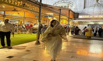 Actress Neha Sharma and Nawazuddin Siddiqui bowed at Gurudwara Sri Bangla Sahib