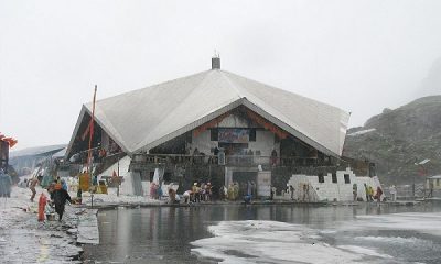 Yatra of Sri Hemkunt Sahib stopped due to heavy snowfall, pilgrims stopped at Ghangaria