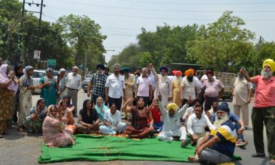 Due to the bad condition of the road, the residents of Dhandra Road staged a huge protest