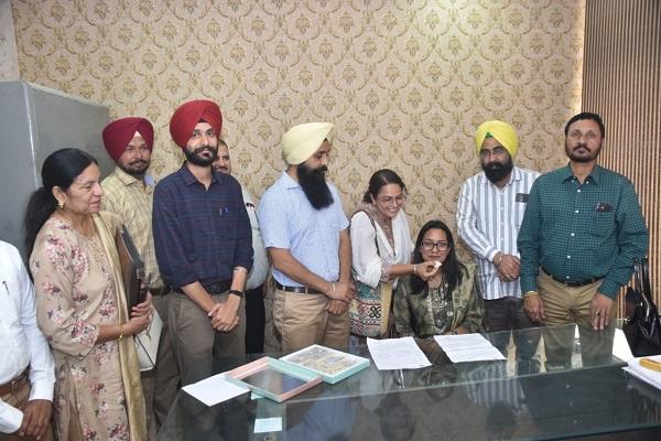 Chairman Bhinder/Makkar joined the two new SDOs found in the Nagar Reform Trust