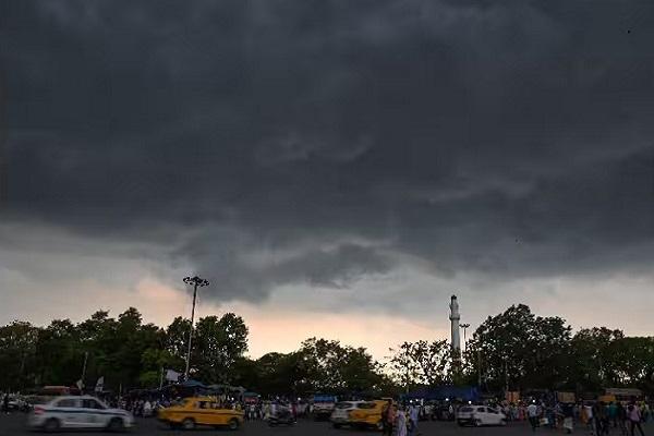 May started with rain, mercury dropped 12 degrees below normal, yellow alert issued till 5