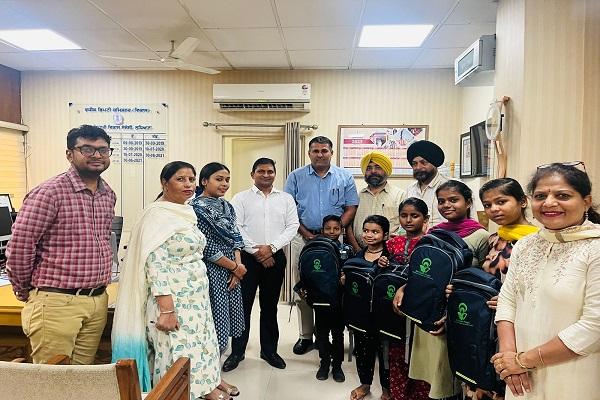 Vardhaman Special Steelage distributed 200 school bag kits to needy school children