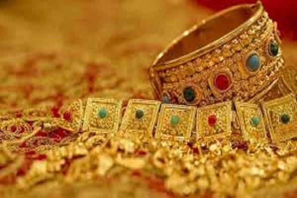 Saraf's salesman absconded with three and a half kilos of jewellery