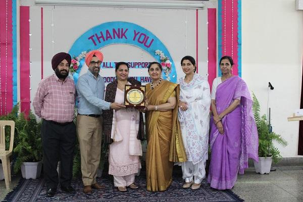 Warm farewell given to retired teachers