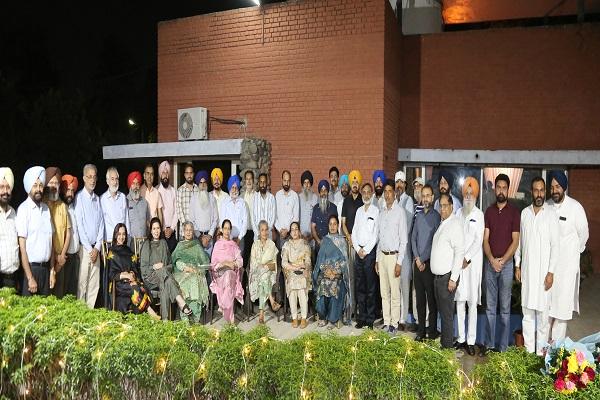 Migrant Punjabi Farmer P.A.U. Gathered for dinner at