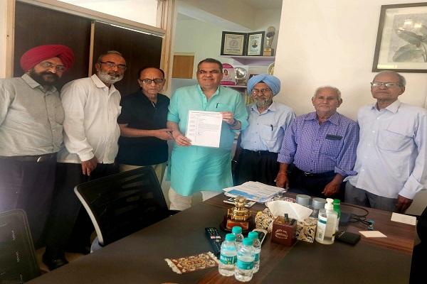 Bank retirees submitted a demand letter to the Rajya Sabha member