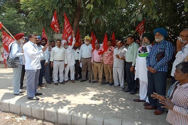 Protest by SKM and Trade Unions against oppression of Bhalwans