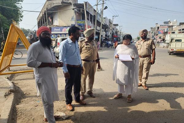 RTA of Ludhiana stopped 10 vehicles during checking and challaned 4