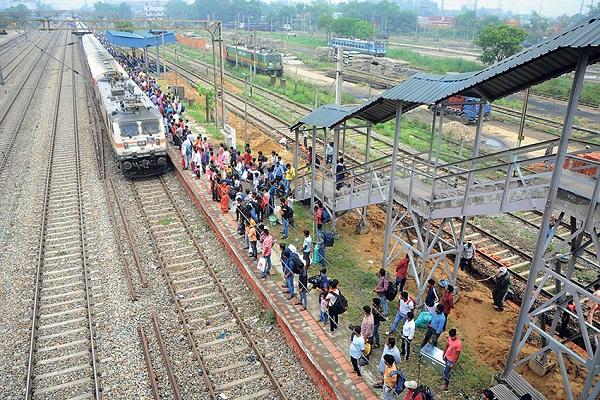 Trains diverted from Ludhiana started stopping at Dhandari, passengers were disturbed