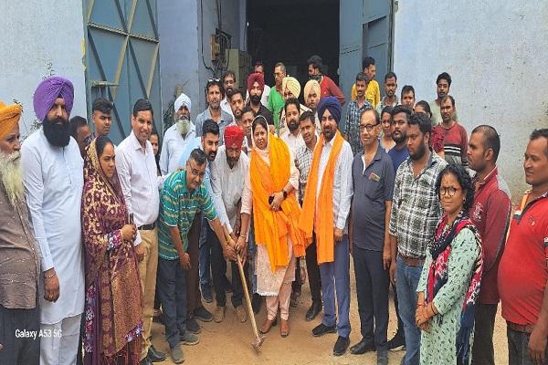 Inauguration of road construction works in Ward No-29 by MLA Rajinderpal Kaur Chhina