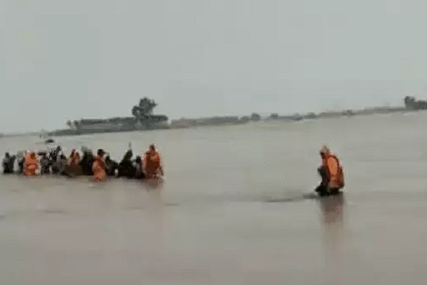 At the water danger mark in Bhakra, the embankment of Budha river broke