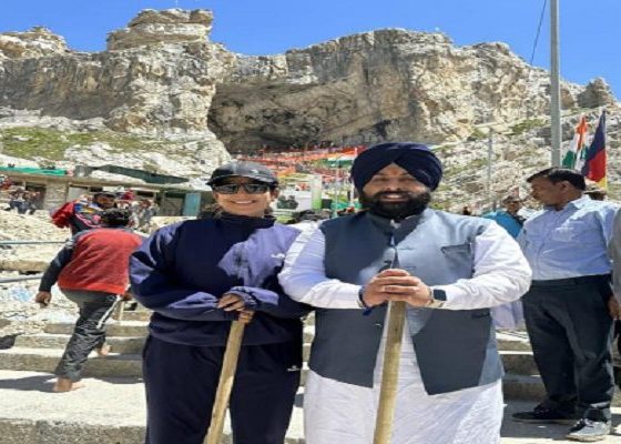 Cabinet Minister Harjot Bains visited Baba Barfani with his wife