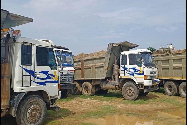 In the case of illegal mining, 10 tippers and Poklen machines were seized, a case was registered against 12 people.