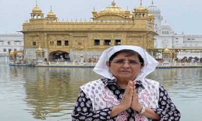 Former IPS officer Kiran Bedi Sachkhand bowed down at Sri Harmandir Sahib