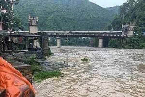 Fury of rain, Chandigarh-Manali NH broken, ATM booths-shops washed away in Beas river