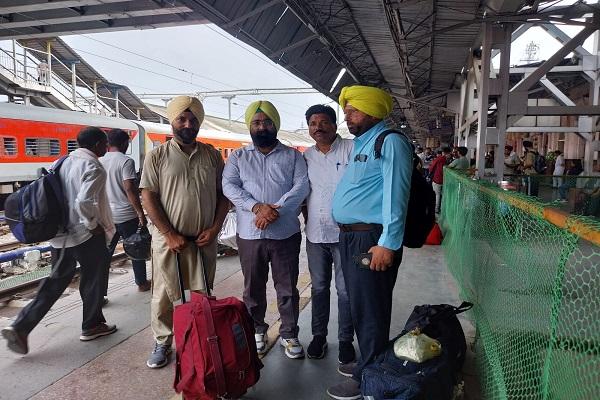 Chairman Makkar left Gwalior with his team to campaign for AAP's election