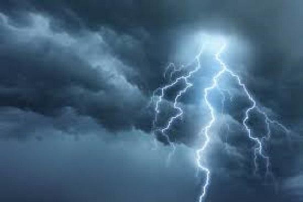 Heavy winds will blow in Punjab due to sky lightning