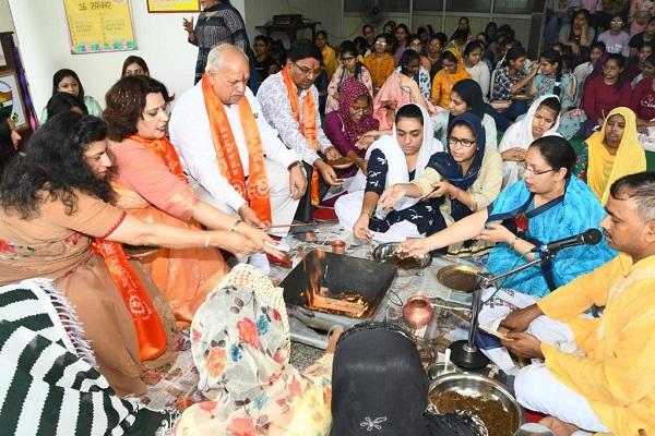 Beginning of new academic session with Vedic Havan in Arya College