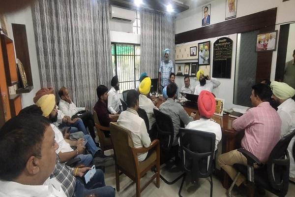 Chairman Makdar held a meeting with the block in-charges of district Ludhiana