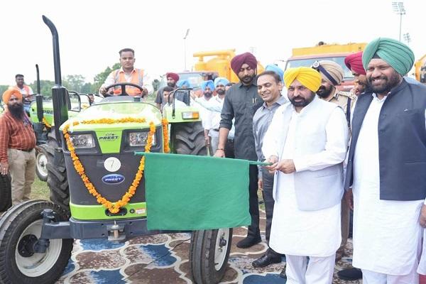 CM Mann gave green flag to super suction machine and 50 tractors