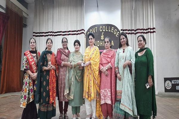 Teej celebration celebrated in SCD Government College