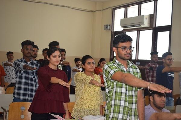 National Sports Day was celebrated by taking Fit India oath at Sri Atam Vallabh Jain College