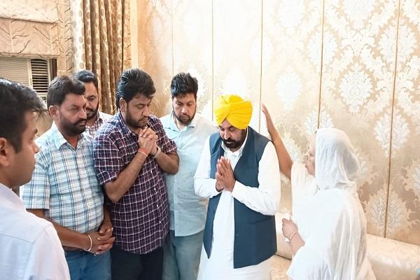 Chief Minister Bhagwant Mann shared his condolences with the family of late singer Surinder Chhinda