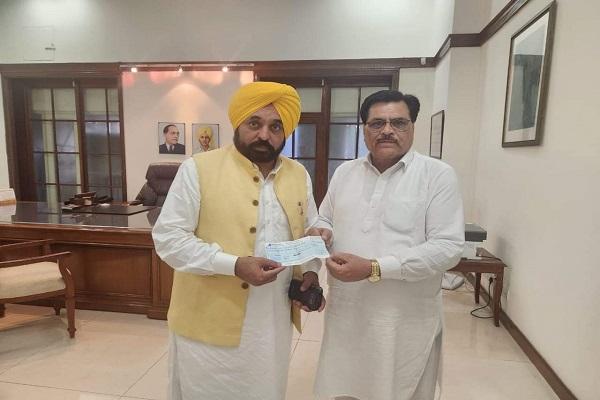 MLA Baga handed over his one month salary check to the CM as a relief fund