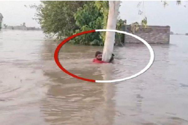 The person trapped in the flood water hugged the white person, cried for several hours, see what happened?