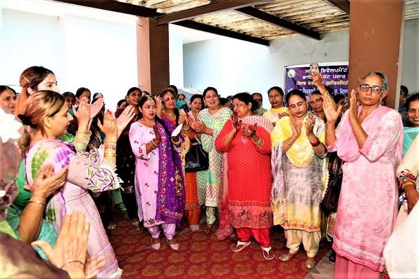 PAU Organized a monthly training camp for women farmers in village Karaundi