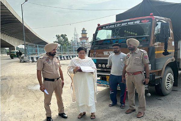 Challan of 10 vehicles during the unexpected checking by Ludhiana