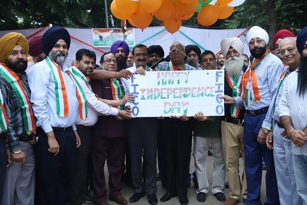 The industrial associations of Ludhiana hoisted the national flag under the leadership of FICO