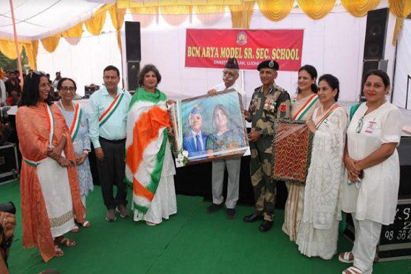 Students of BCM School of Ludhiana celebrated Independence at Hussainiwala border