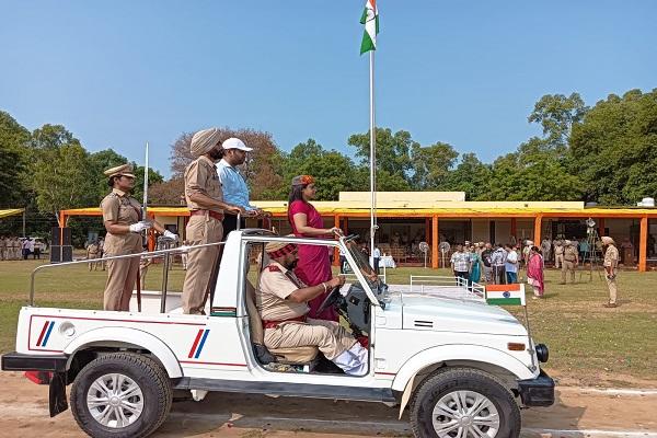 Inspection of the full dress rehearsal of the 77th district level Independence Day event