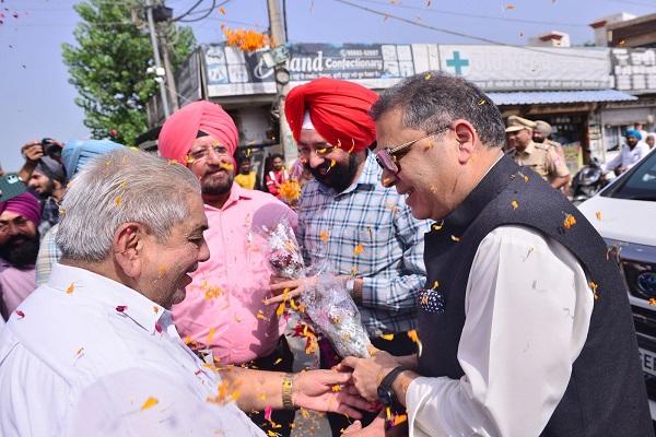 Police Commissioner Sidhu visited his native village Siddwan Bet, received a warm welcome