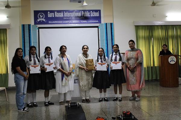 Organized Robo Race at Guru Nanak International Public School