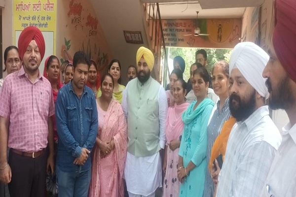 Education Minister Bains made a surprise visit to various government schools