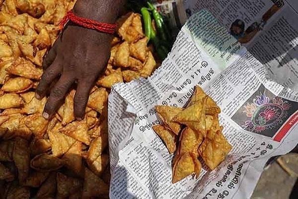 Keeping food items in newspapers is dangerous for health! FSSAI alerted