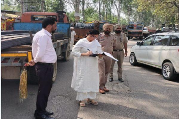 Challan made for 04 school vans under Safe School Vehicle Policy